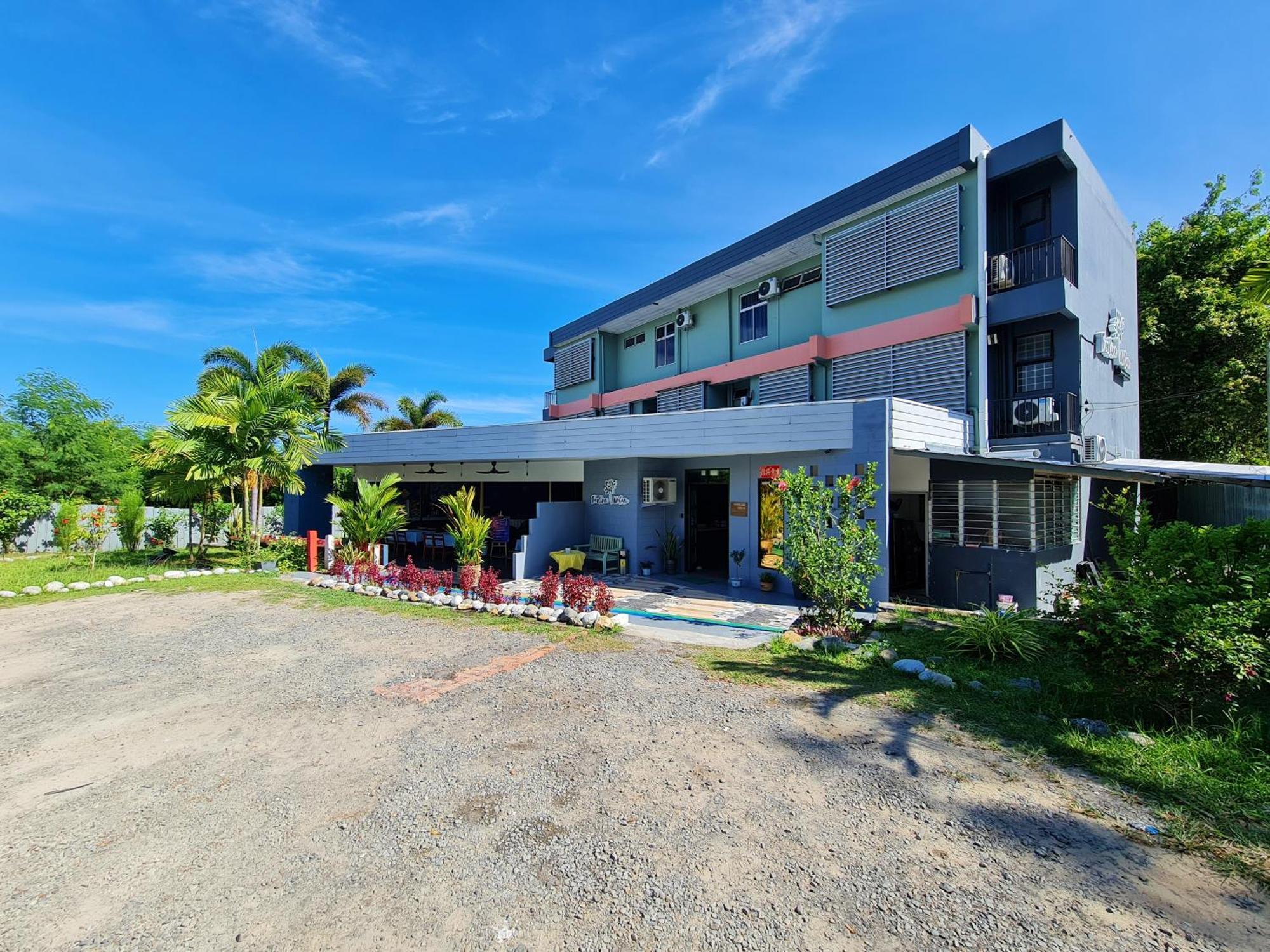 Treeline Urban Inn Kota Kinabalu Exterior photo
